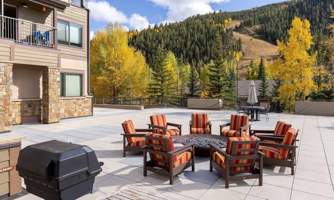 Mountain House Condominio | 2782 Slopeside 1 Bedroom Condo by RedAwning