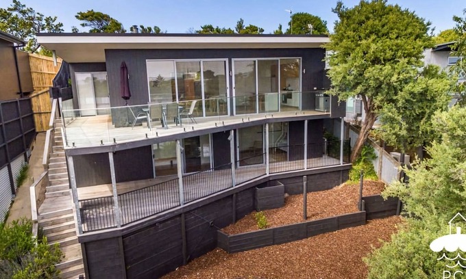 Sandy Point Casa | 28 Ennisvale Avenue, Sandy Point
