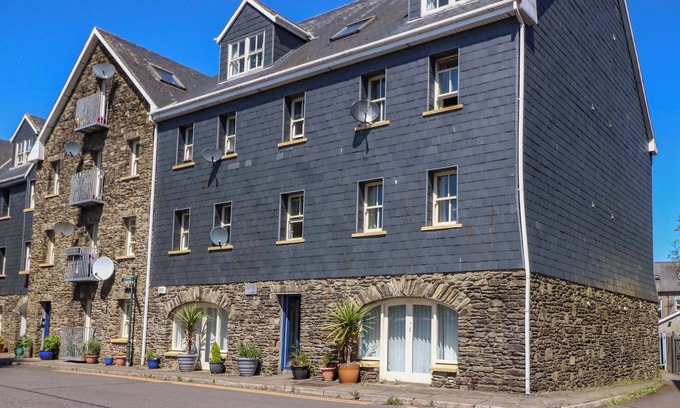 Clonakilty Cabaña | 28 LONG QUAY, family friendly in Clonakilty, County Cork