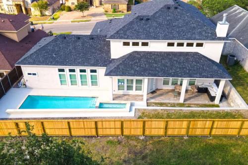 Calallen Casa | 298 5 Bedrooms Fenced yard New Construction