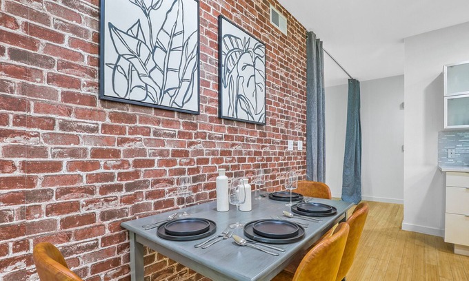 Cedars Condominio | 2b/1b Modern Condo