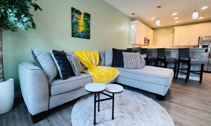 College Park Casa | 2B/2B College Park home w/fenced patio yard, close to DT Orl & WP. Pet Friendly!