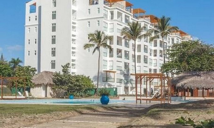 Los Brazos Apartamento | 2BD/2BA fully-furnished beach apartment with pool
