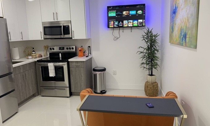 Liberty City Apartamento | 2BD Adorable Apt mins fromWynwood, Design District, & Beaches!