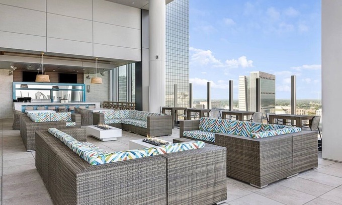 Downtown Atlanta Complejo | 2BD/Atlanta - Downtown w/Rooftop Pool and Pool Bar!