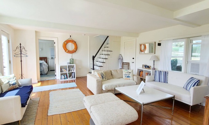 Wellfleet Casa | 2 BD Cottage-A pie de la playa de Mayo y Wellfleet Center