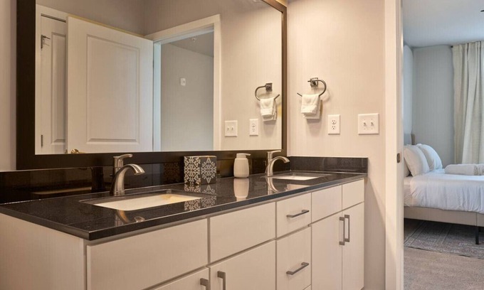 Clayton Apartamento | 2BD Haven Steps from DT Clayton