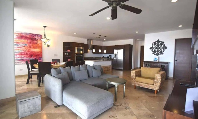 Centro Condominio | 2BD Luxury Oceanview Condo with Private Pool
