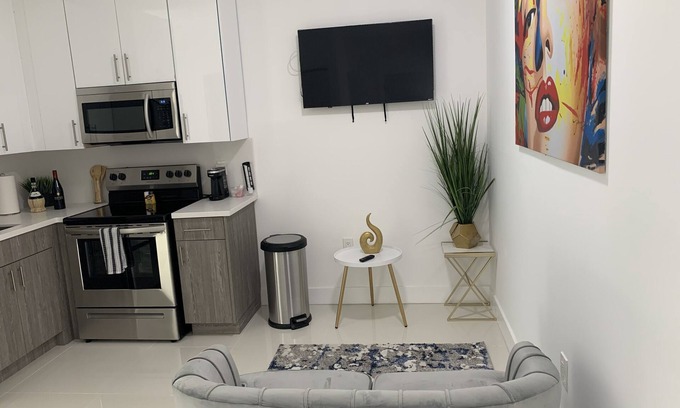 Liberty City Apartamento | 2BD Modern apt mins away from Wynwood,Midtown & Beach!