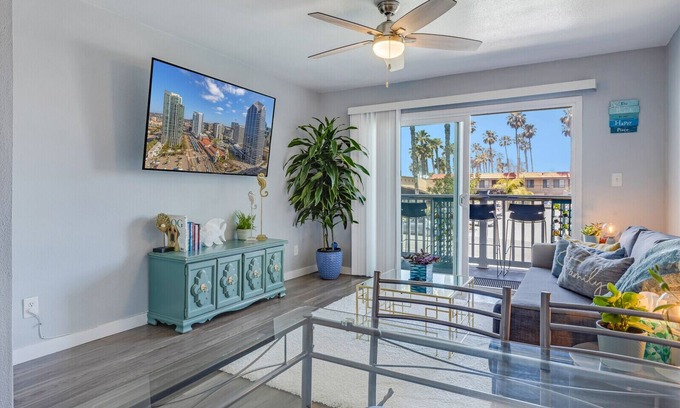 Imperial Beach Condominio | 2BD,Pool,Ocean View, Parking, BBQ, Surfers Wanted