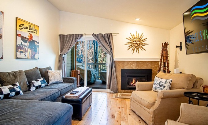 Elkhorn Village Condominio | 2BD Ranch Condo - Walk to FREE Elkhorn Resort Amenities