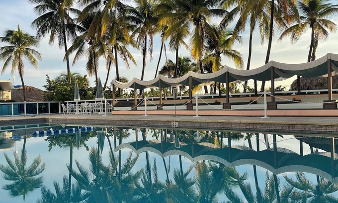 La Gorce Apartamento | 2bd2bth Partial Ocean view Ste w/ balcony, Pool, nearby dining, beach access