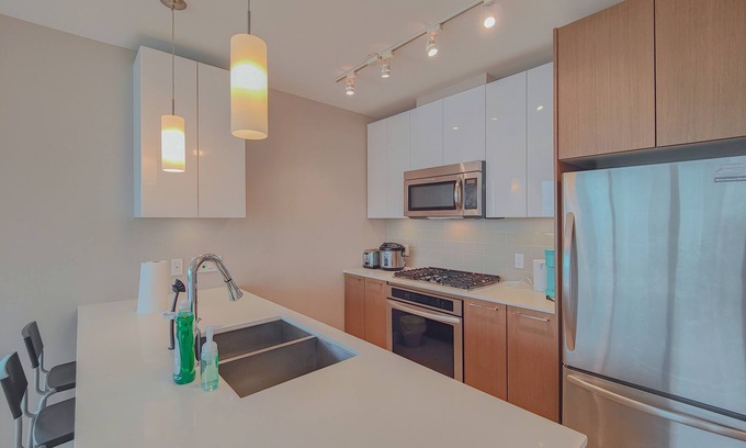 Richmond City Centre Apartamento | 2BDR & 2Bath | AC | 900sq.ft | Free WiFi&Parking