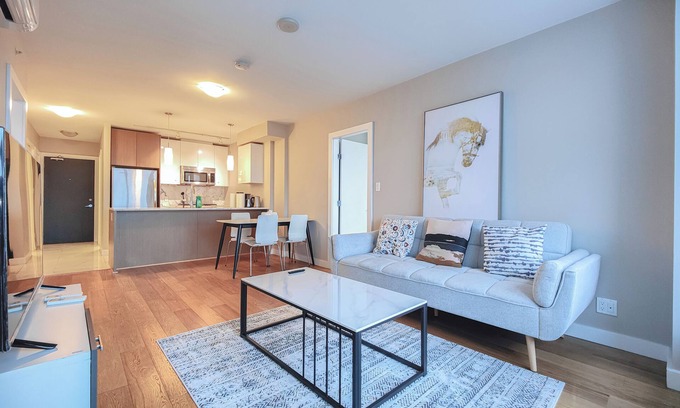 Richmond City Centre Apartamento | 2BDR & 2Bath | AC | Free WiFi & Parking @ Oval Park