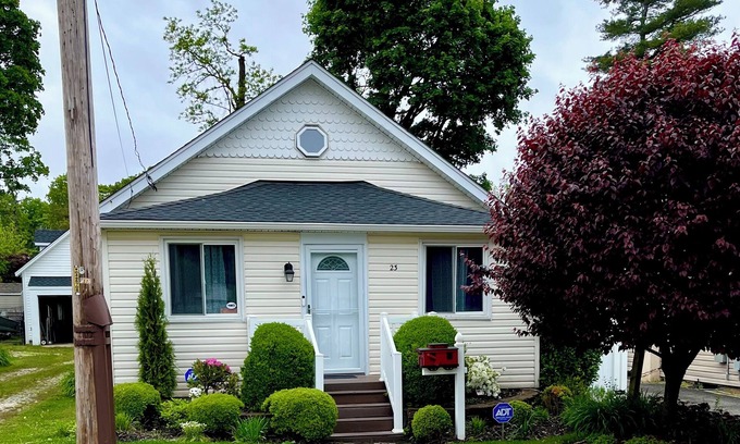 Bayville Casa | 2bed/2bath Beach Bungalow in Bayville, NY