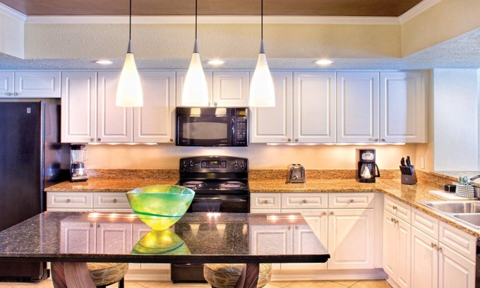 Panama City Beach Complejo | 2Bed/2Bath Room in Paradise! Guaranteed Beach View from Balcony!