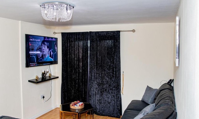 Walsall Apartamento | 2bed Flat with private parking
