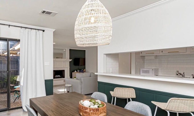 South Baton Rouge Condominio | LSU Regional Special! Central Location in BR!
