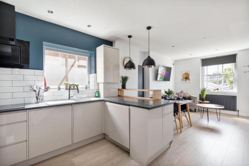Queen's Park Apartamento | 2Bed1Bath Modern Duplex Apartment next to Queens Park station