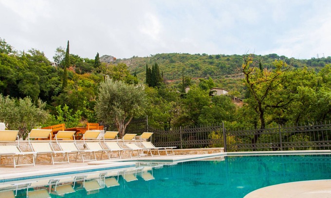Rezevici Apartamento | 2bedroom Apt w/shared pool #5 @Pietra Mare Apts
