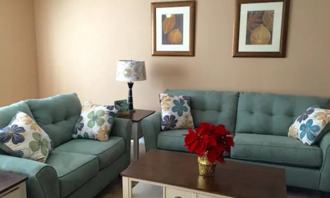 Ocean Park Condominio | 2Bedroom+Den/2Bathroom, 4 Blocks to Santa Monica Beach