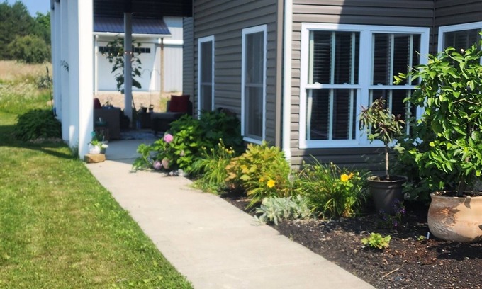 Ravenna Casa | 2-bedroom townhome. Centrally located to multiple college's. Pet friendly