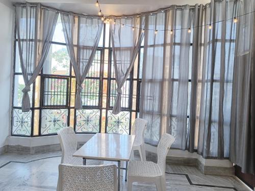 Sarnath Apartamento | 2BHK Fully Air-Conditioned Apartment