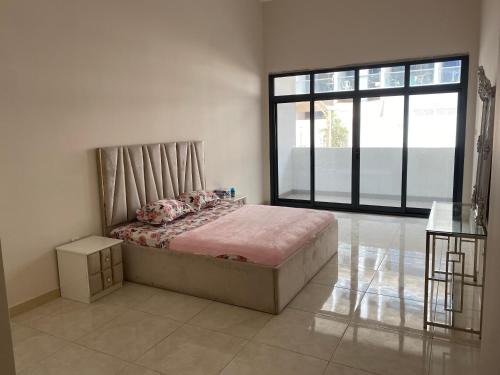 Dubai Investment Park Apartamento | 2BHK Furnished Apartment - Dip Metro Station , Mall , Bus Station Near
