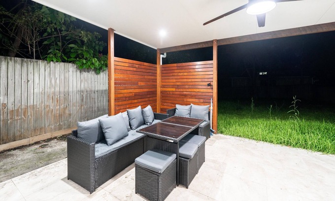 Lota Casa | L143down Relaxation 2BR/1BA House w Parking near Beach