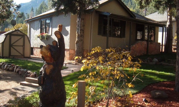 Green Mountain Falls Casa | 2BR 1. 5bath duerme 6 W / Hottub y WIFI, mascotas, no fumar
