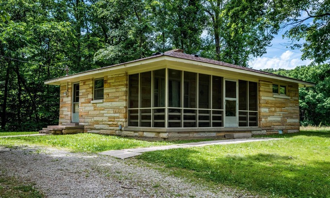 Kurtz Cabaña | Meadow View Vacation Cottage