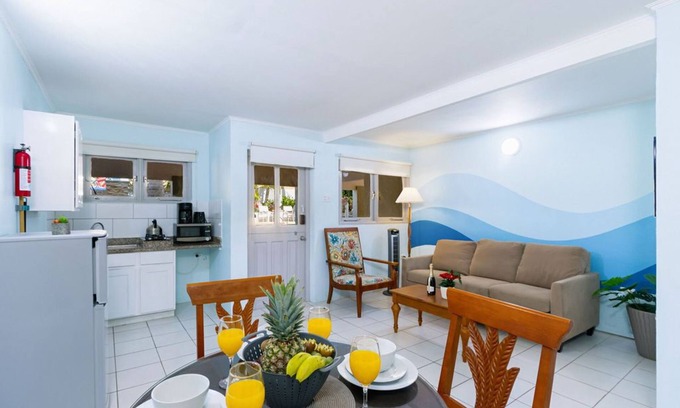 Boegoeroei Apartamento | 2BR 1BA Ground Level in the Heart of Aruba ~ Pool