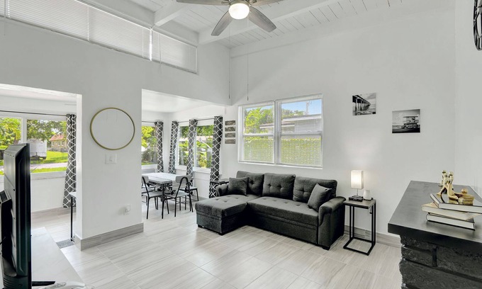 Central Fort Lauderdale Casa | 2BR 1BA Home near Las Olas & Downtown Fort Lauderdale!
