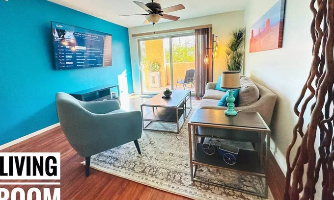 Mesa Grande Casa | 2BR, 1BA| Near Cubs Stadium, Airport, shops, Food