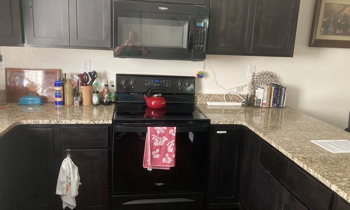 Greeley Casa | 2BR+2.5Bath+2Car Garage-Pets ok!