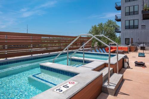 Downtown Des Moines Apartamento | 2br 2 Ba Apt Downtown Whot Tub & Amenities!