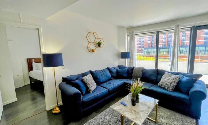 East Orange Apartamento | 2BR/2Ba Apt-5 min to Seton Hall w/patio & parking