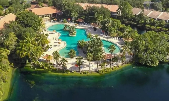 Naples Condominio | 2BR/2BA at Falling Waters Davis Blvd