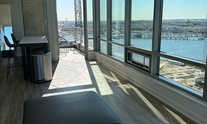Baltimore Apartamento | 2BR/2BA Highrise Luxury Apt With Private Balcony