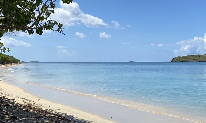 Estate Golden Rock Condominio | 2BR, 2BA Newly Updated Ocean View
