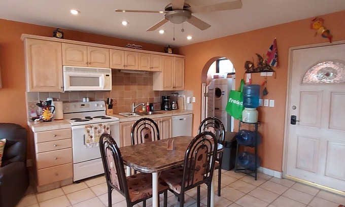 Cabo Bello Condominio | Renovado 2br / 2ba Plaza Calafia Condo. Alquiler 6 días / 7mo día F