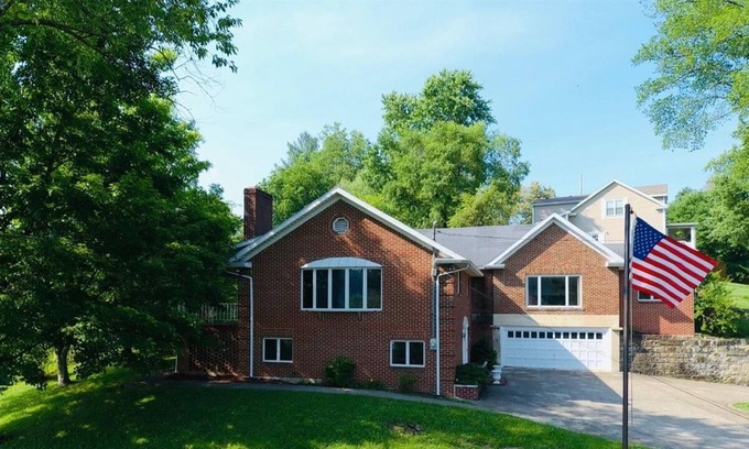 Beattyville Casa | 2BR/2BA Work/Play in the RRG