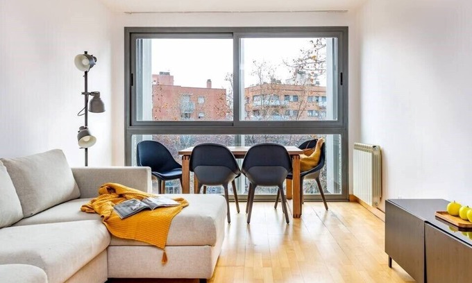 Provencals del Poblenou Apartamento | 2BR - 2BH APARTMENT CLOSE to the BEACH