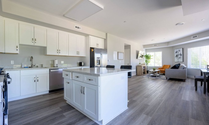 Campbell Apartamento | 2BR, 2bth King-sized haven!