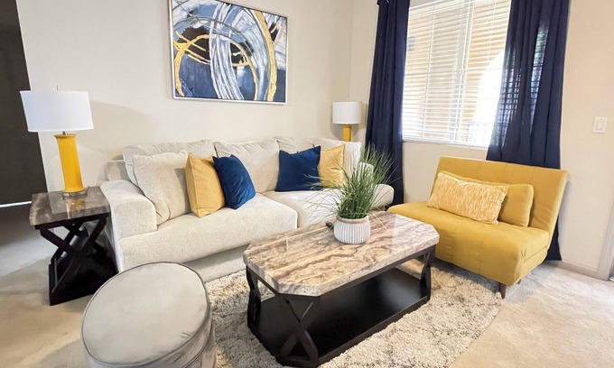 Camarillo Apartamento | 2BR 3 Resort Like Pools. 3 Gyms EVchrgr Wifi