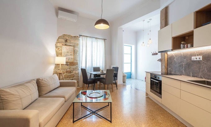 Filopappou Apartamento | 2BR Apt 20 Mins From Acropolis w/ Washer & Dryer