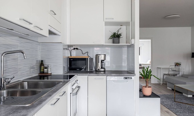 Lahti Apartamento | 2BR Apt near Center with Free Parking