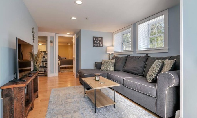 Southwest Harbor Apartamento | 2BR Apt w/3 min Walk to downtown SWH - [Low Tide]