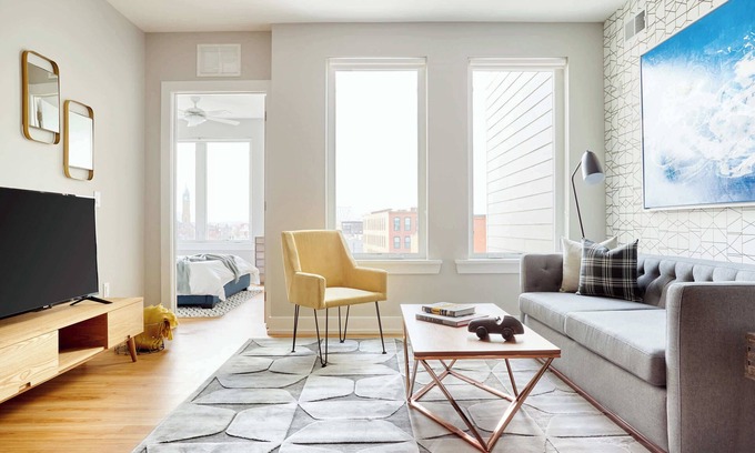 Fishtown Apartamento | 2BR Art-Filled Philly Getaway