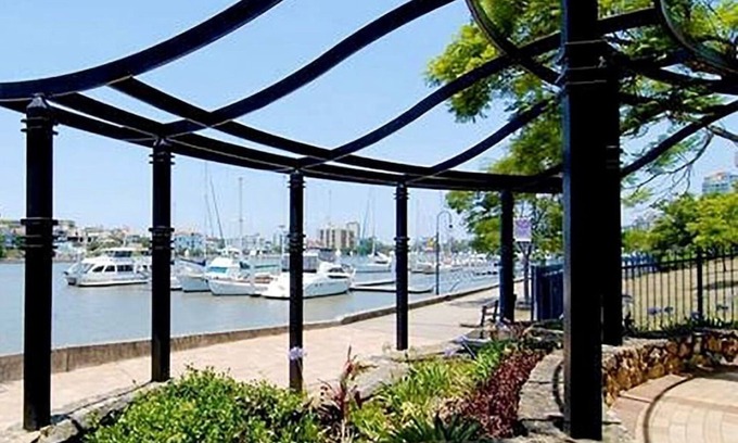Kangaroo Point Casa | 2BR Beautiful River Retreat Pool Wine Gym Netflix